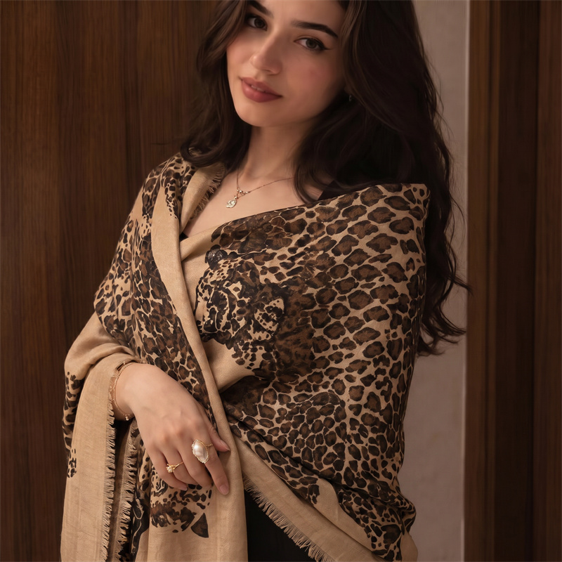 ヴィンテージレオパード柄ヒジャブ＆ヘッドスカーフ、女性用生端 - Vintage Fashion Prints のレビューと価格