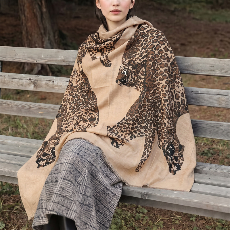 ヴィンテージレオパード柄ヒジャブ＆ヘッドスカーフ、女性用生端 - Vintage Fashion Prints のレビューと価格