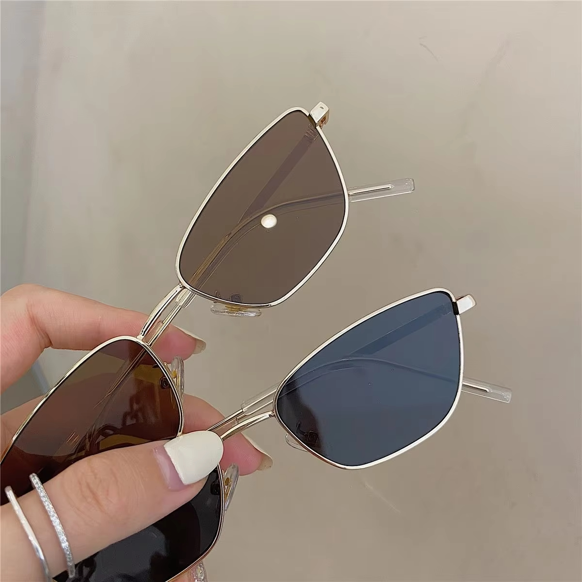 女性用ファッションキャットアイサングラス クラシックな反射防 - Vintage Fashion Images のレビューと価格